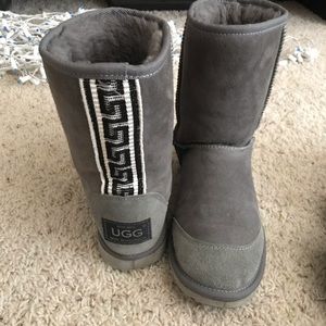unique grey printed ugg boots size 7!!!!